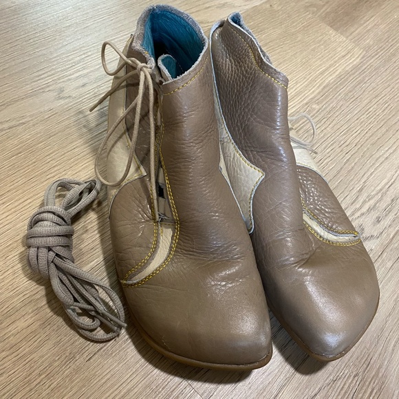 John Fluevog Peacemaker Dalai - Picture 1 of 5